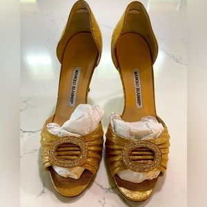 Manolo Blahnik metallic gold, pleaded Dorsey size 38.5.